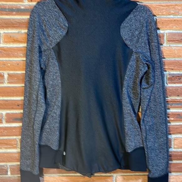 LULULEMON Emerge Renewed jacket - Picture 7 of 7